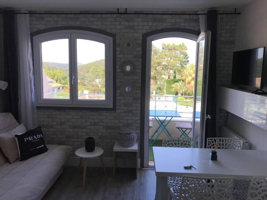 Les Issambres Superbe Studio Avec Terrasse Рокбрюн-сюр-Аржан Екстериор снимка